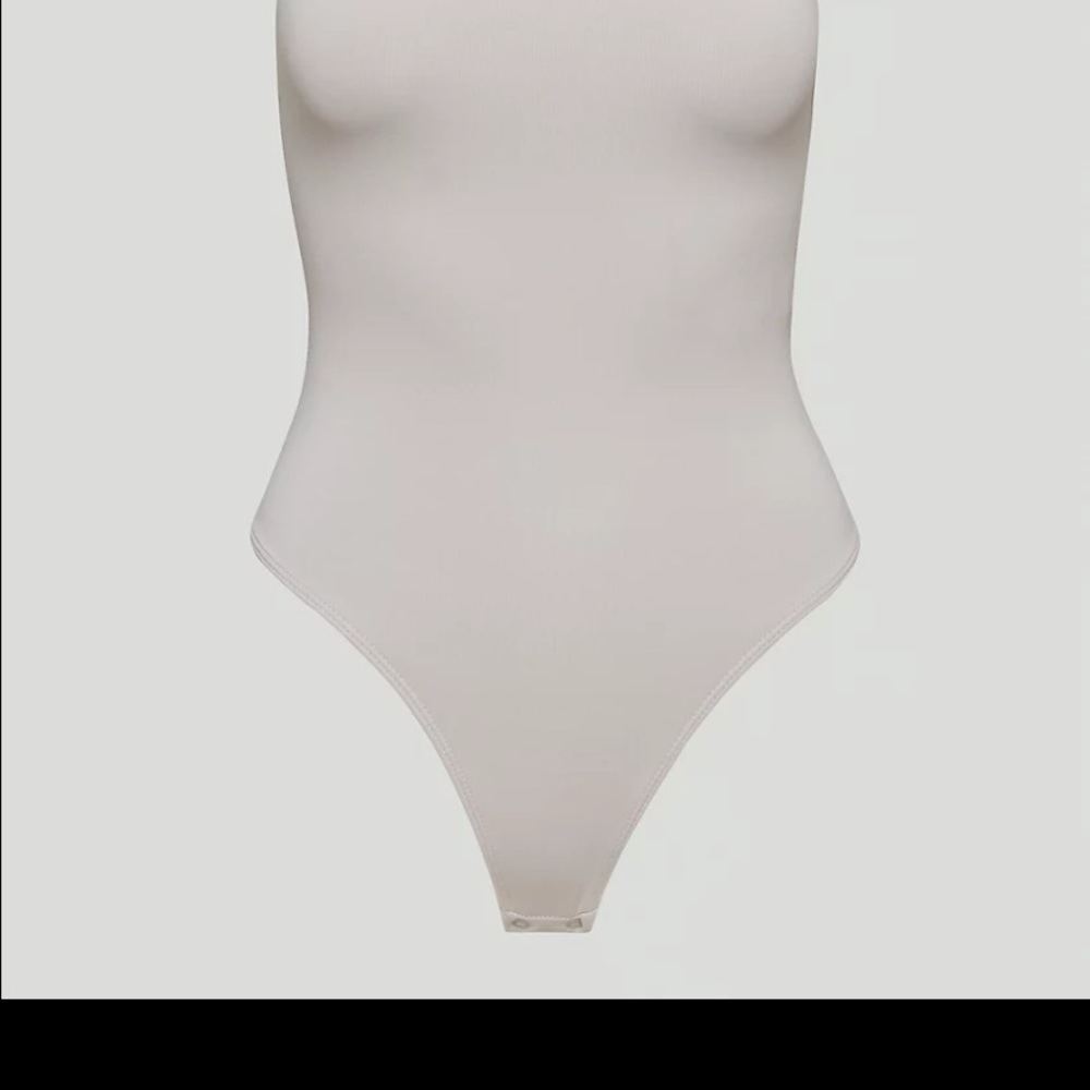 Aritzia Babaton Contour 90s bodysuit NWT in Opal Grey - Picture 2 of 9